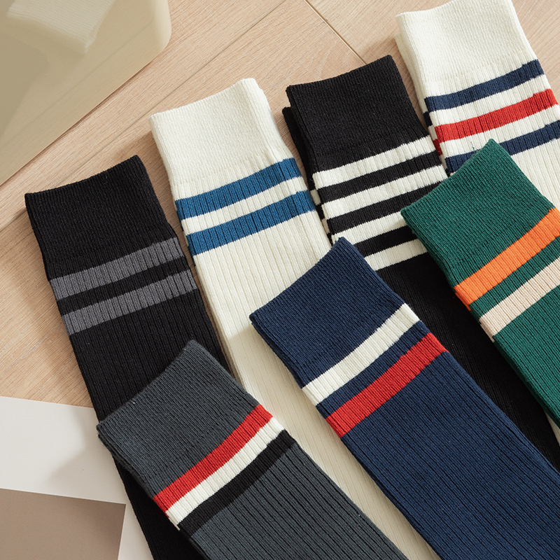 Mulierum alba genu alta socks