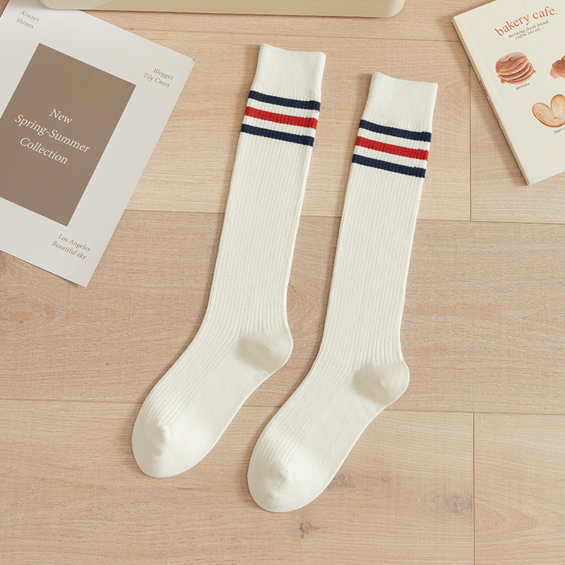 Mulierum alba genu alta socks