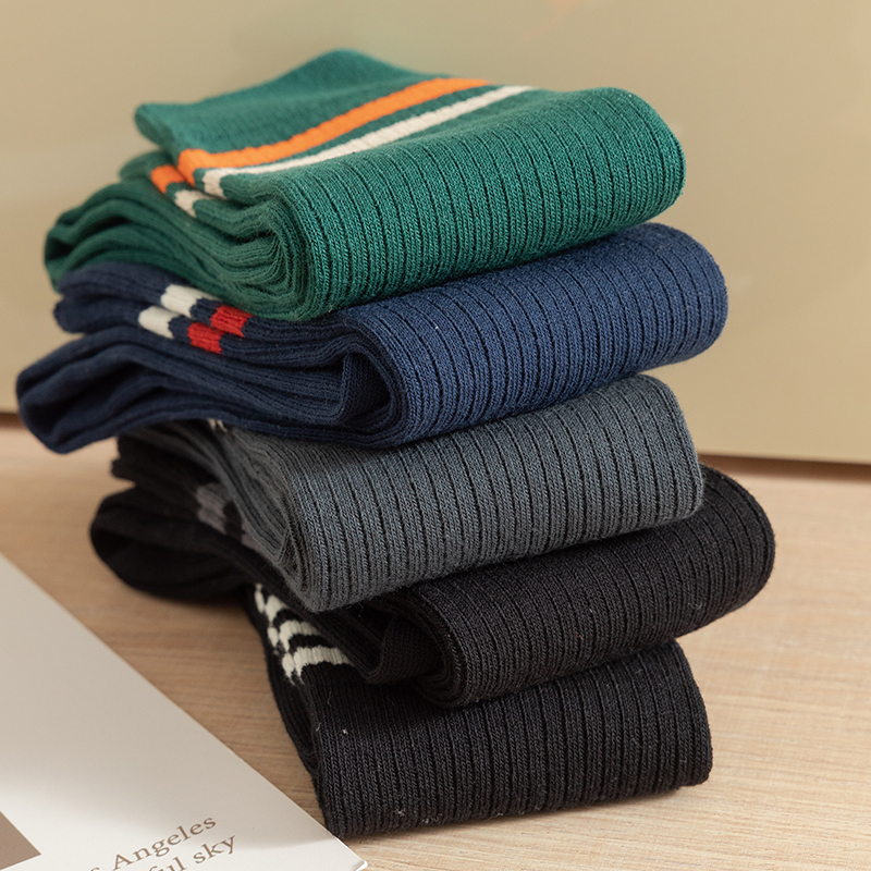 Mulierum alba genu alta socks